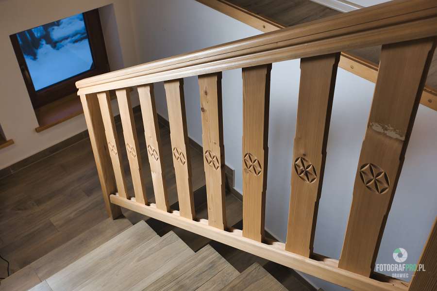 Fotografia wnętrz poręcz z motywem