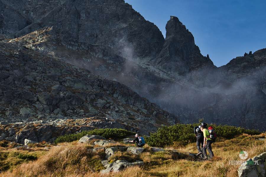 Taternicy w drodze na Zadniego Mnicha
