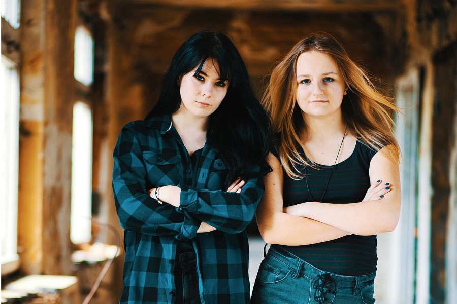 Dziewczyny w korytarzu